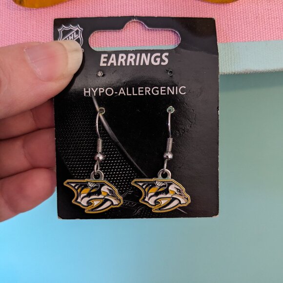 NHL NWT Nashville Predators Earrings - Picture 1 of 3